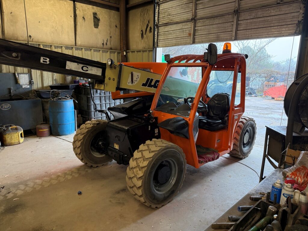 2017 JLG GA18A